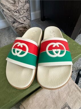 Authentic GUCCI slides (unisex) size (EU) 39 fits like a US 8.
